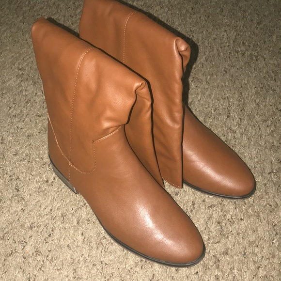 Boots - Picture 3 of 9